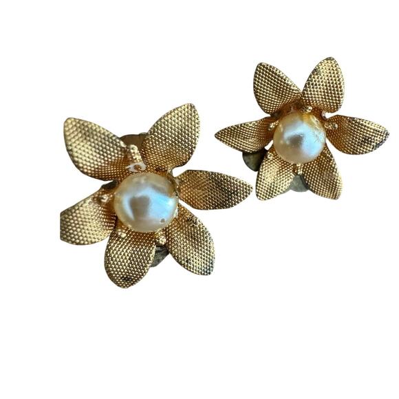 source unknown Jewelry - Vintage Gold Floral Faux Pearl Center Clip-On Earrings Made in Austria